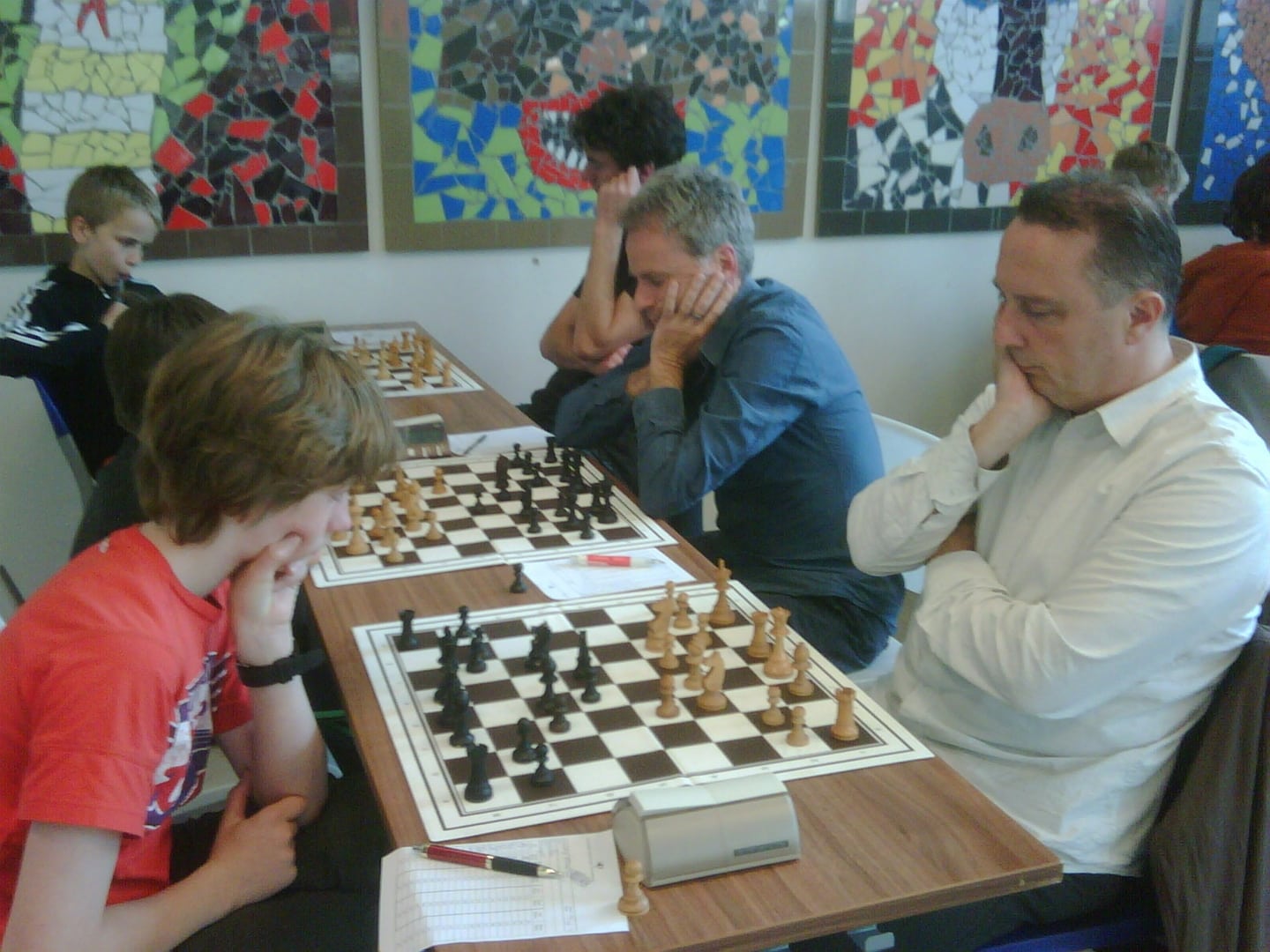 De topborden bij de schaakvaders: Aleks Varnica, Jos Arts en William van Ingen